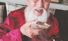 爷爷成网红,揭秘网络时代的“银发网红”现象