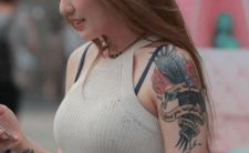 纹身小姐姐抓拍,纹身小姐姐的抓拍风采